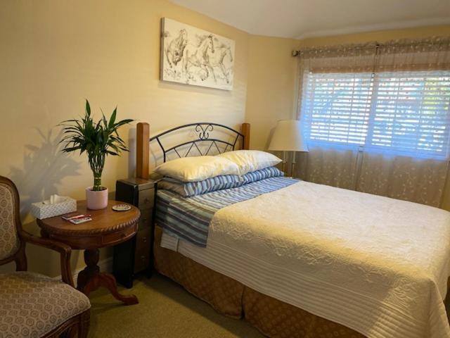 Ocean Breeze Executive Bed And Breakfast Норт Ванкувър Екстериор снимка