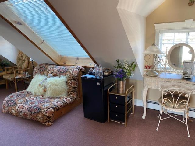 Ocean Breeze Executive Bed And Breakfast Норт Ванкувър Екстериор снимка