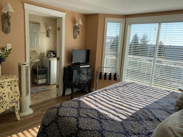 Ocean Breeze Executive Bed And Breakfast Норт Ванкувър Екстериор снимка
