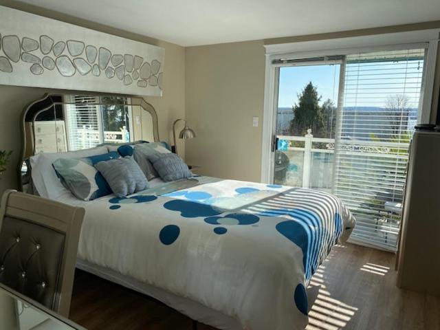 Ocean Breeze Executive Bed And Breakfast Норт Ванкувър Екстериор снимка