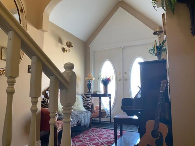 Ocean Breeze Executive Bed And Breakfast Норт Ванкувър Екстериор снимка